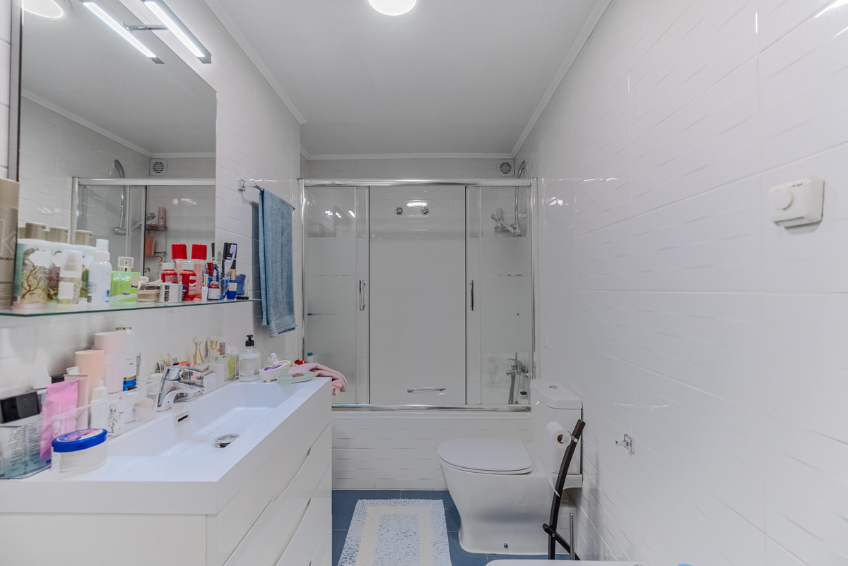 2 Bed Apartment for sale in Atalaya Costa Del Sol, Málaga, Spain