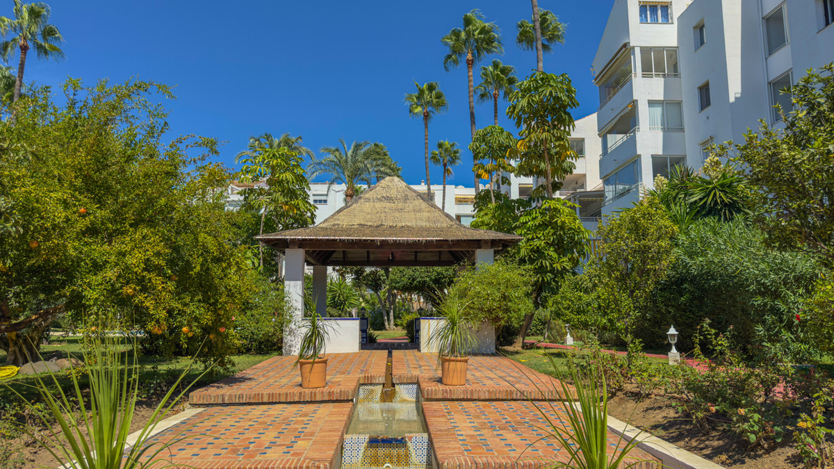 2 Bed Apartment for sale in Atalaya Costa Del Sol, Málaga, Spain