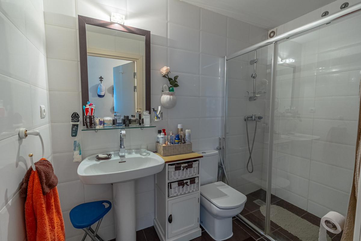 2 Bed Apartment for sale in Atalaya Costa Del Sol, Málaga, Spain