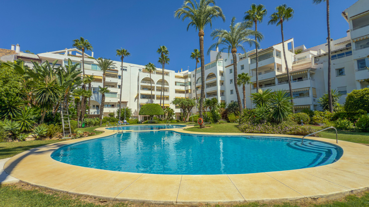 2 Bed Apartment for sale in Atalaya Costa Del Sol, Málaga, Spain