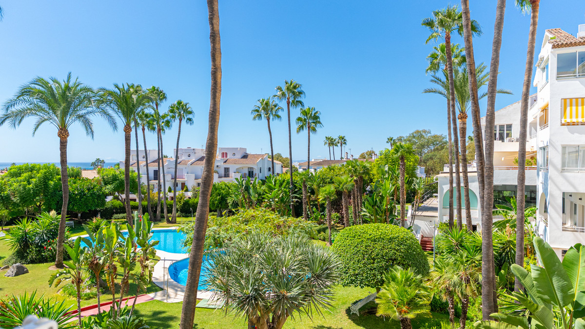 2 Bed Apartment for sale in Atalaya Costa Del Sol, Málaga, Spain