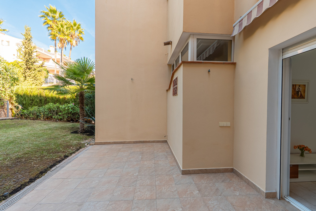 2 Bed Apartment for sale in Benahavís Costa Del Sol, Málaga, Spain