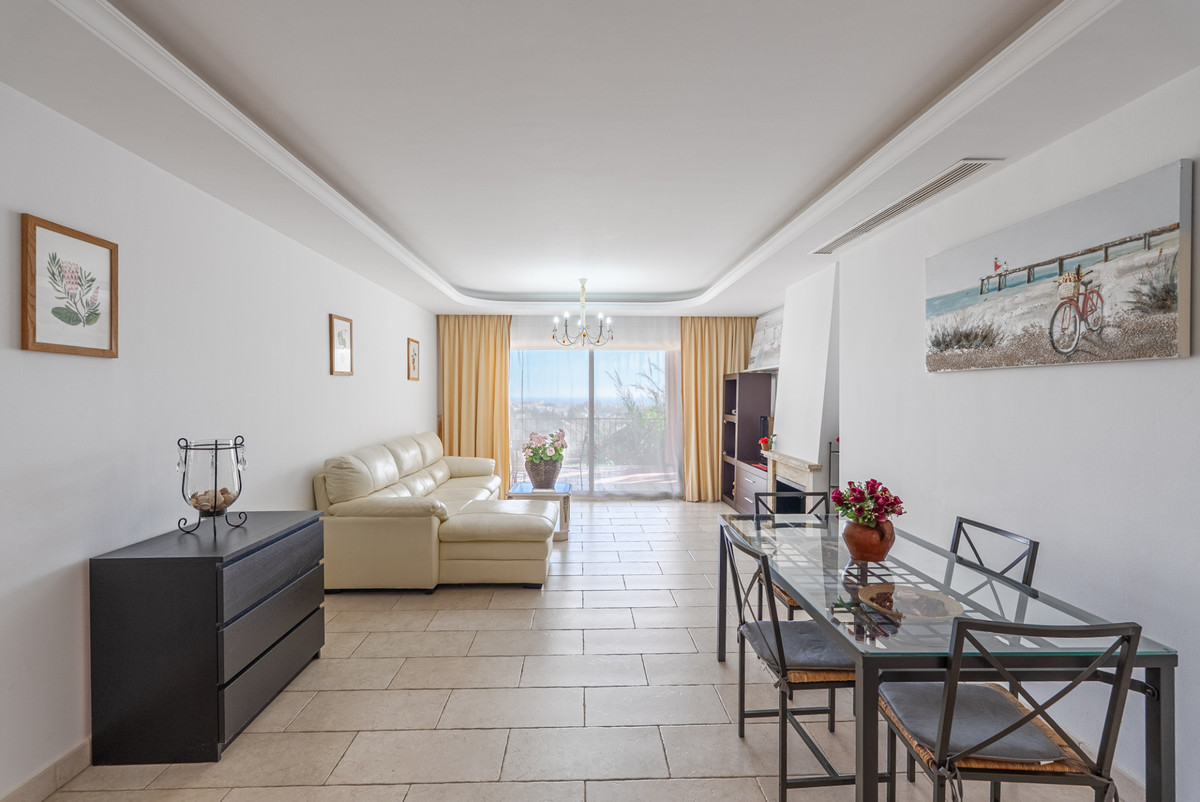 2 Bed Apartment for sale in Benahavís Costa Del Sol, Málaga, Spain