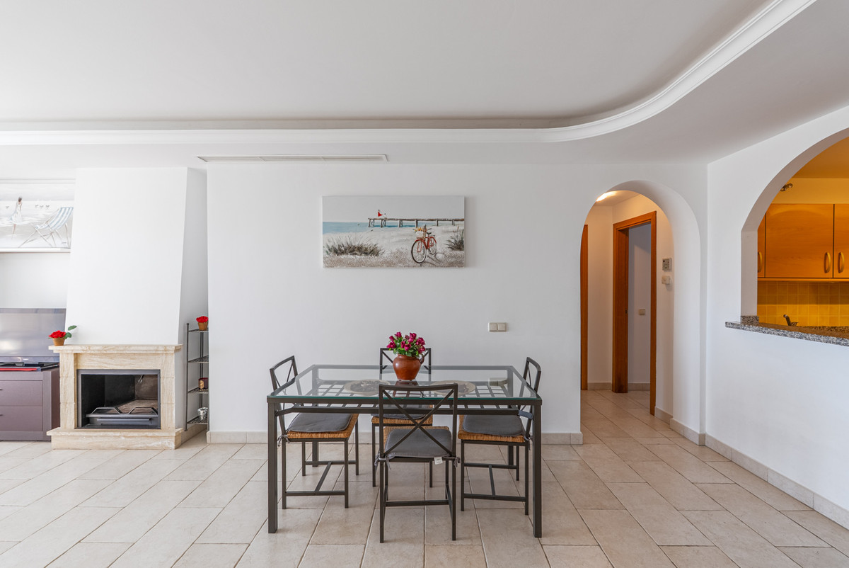 2 Bed Apartment for sale in Benahavís Costa Del Sol, Málaga, Spain
