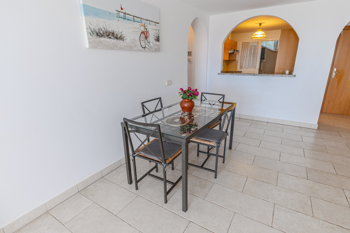2 Bed Apartment for sale in Benahavís Costa Del Sol, Málaga, Spain