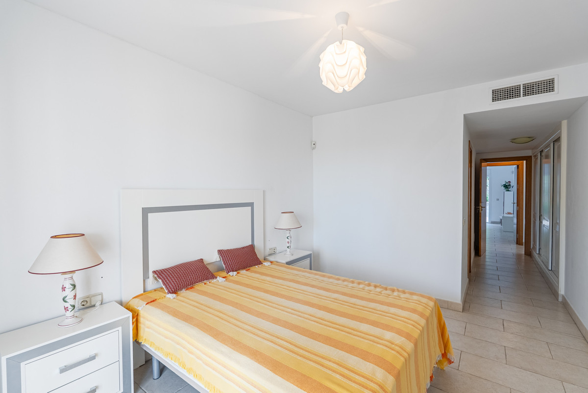 2 Bed Apartment for sale in Benahavís Costa Del Sol, Málaga, Spain