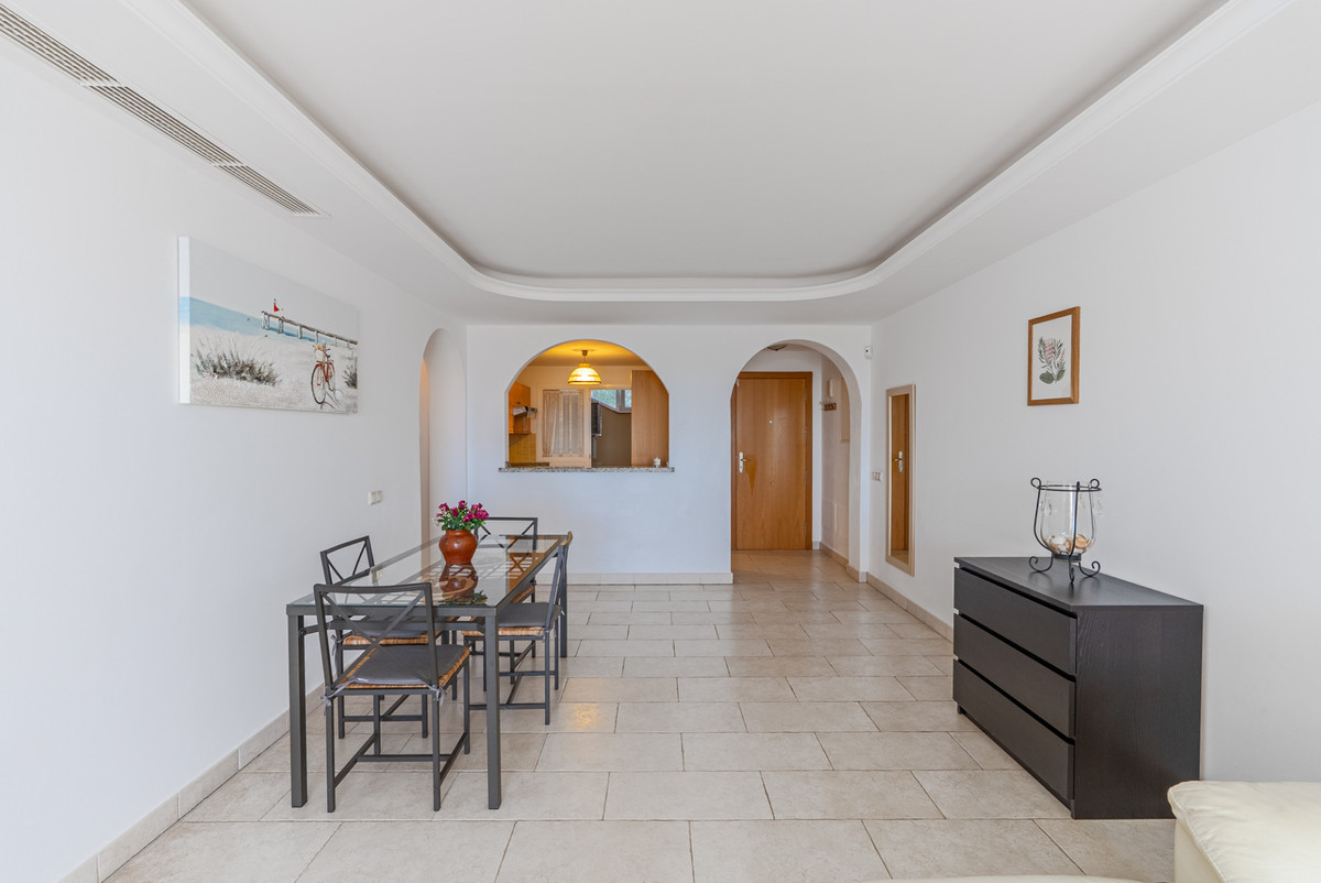2 Bed Apartment for sale in Benahavís Costa Del Sol, Málaga, Spain