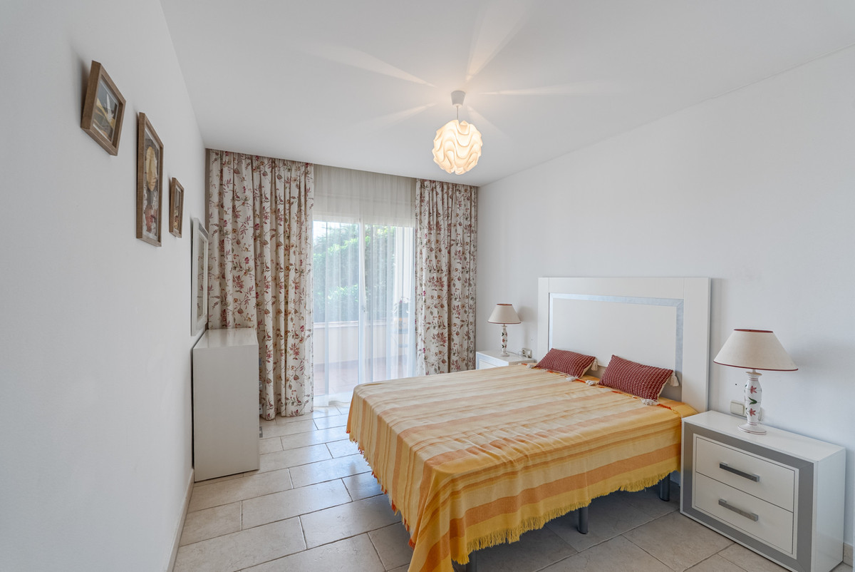 2 Bed Apartment for sale in Benahavís Costa Del Sol, Málaga, Spain