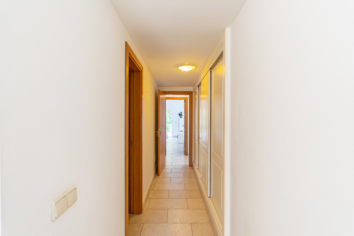 2 Bed Apartment for sale in Benahavís Costa Del Sol, Málaga, Spain