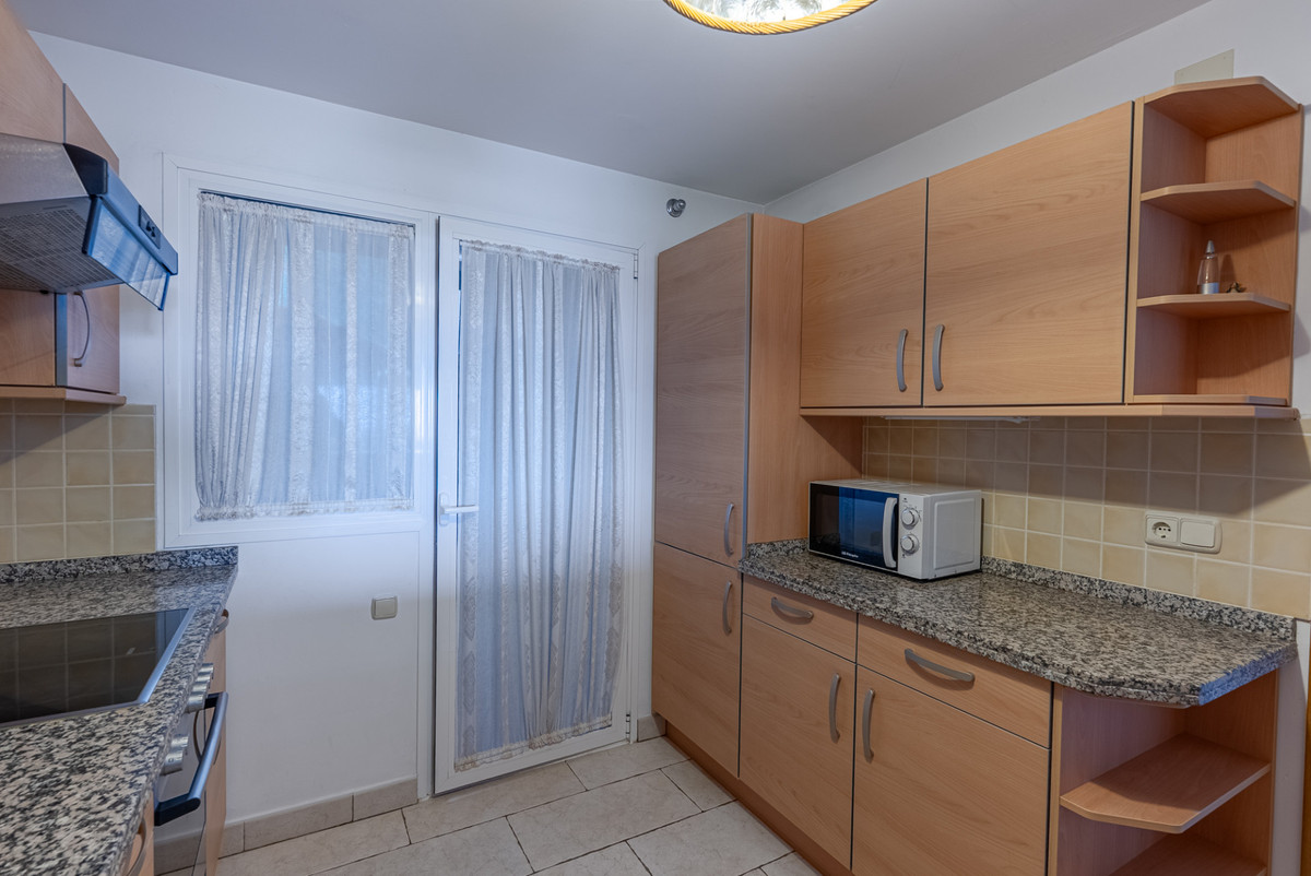 2 Bed Apartment for sale in Benahavís Costa Del Sol, Málaga, Spain