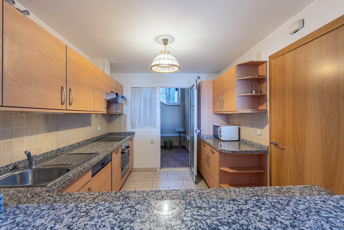 2 Bed Apartment for sale in Benahavís Costa Del Sol, Málaga, Spain