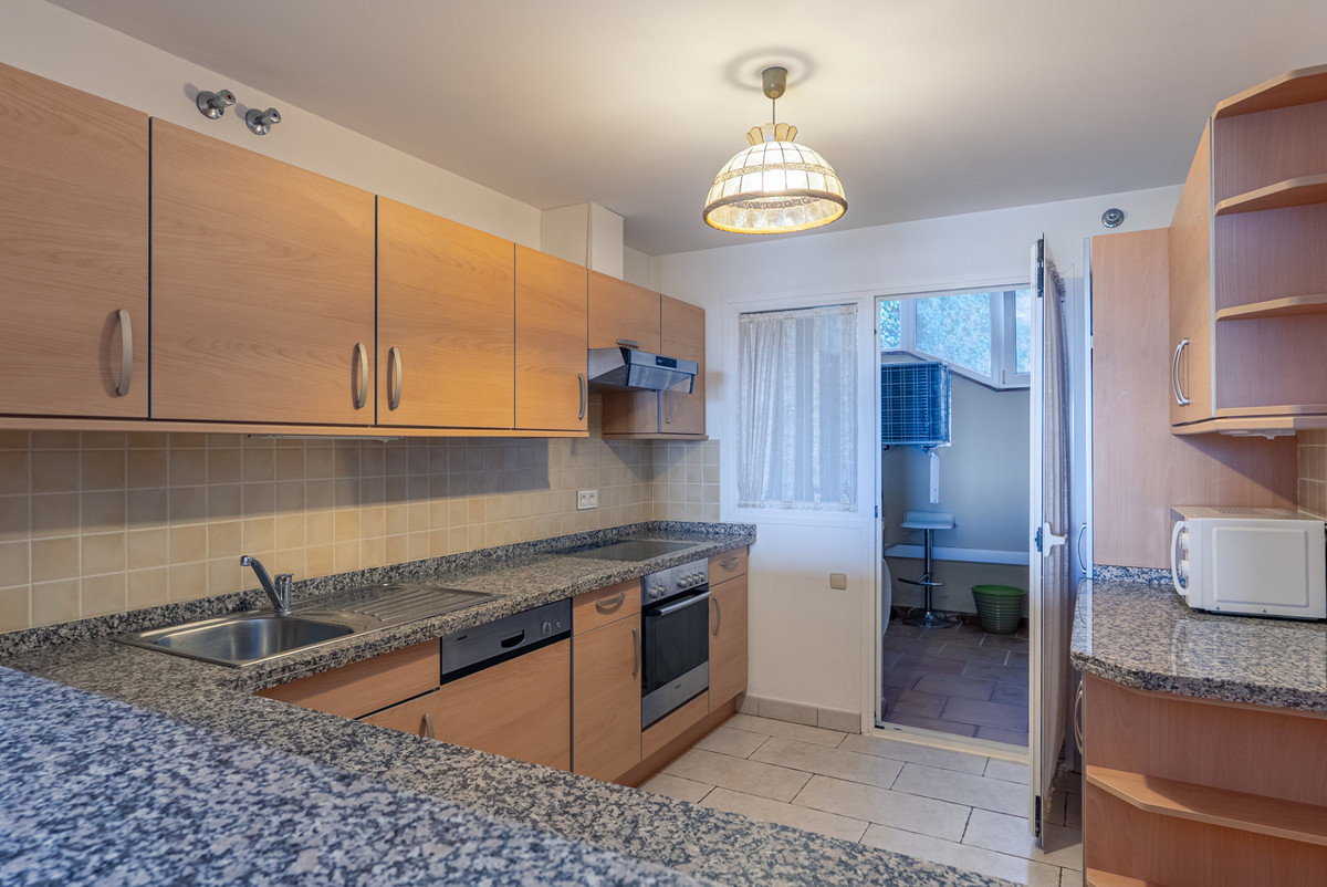 2 Bed Apartment for sale in Benahavís Costa Del Sol, Málaga, Spain