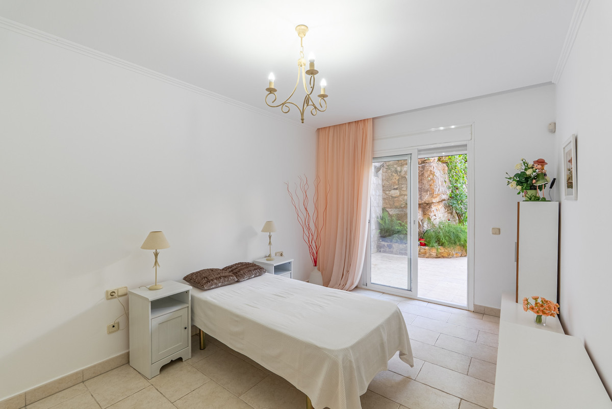 2 Bed Apartment for sale in Benahavís Costa Del Sol, Málaga, Spain