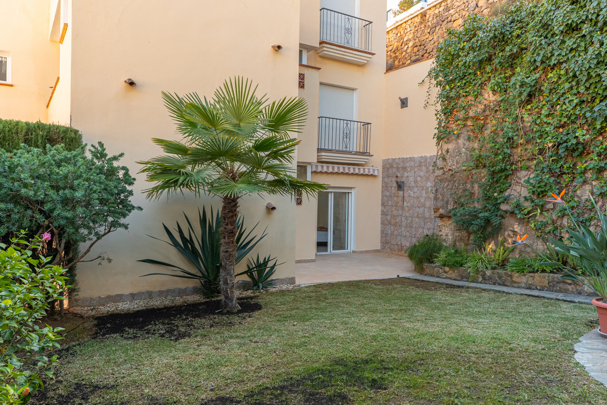 2 Bed Apartment for sale in Benahavís Costa Del Sol, Málaga, Spain