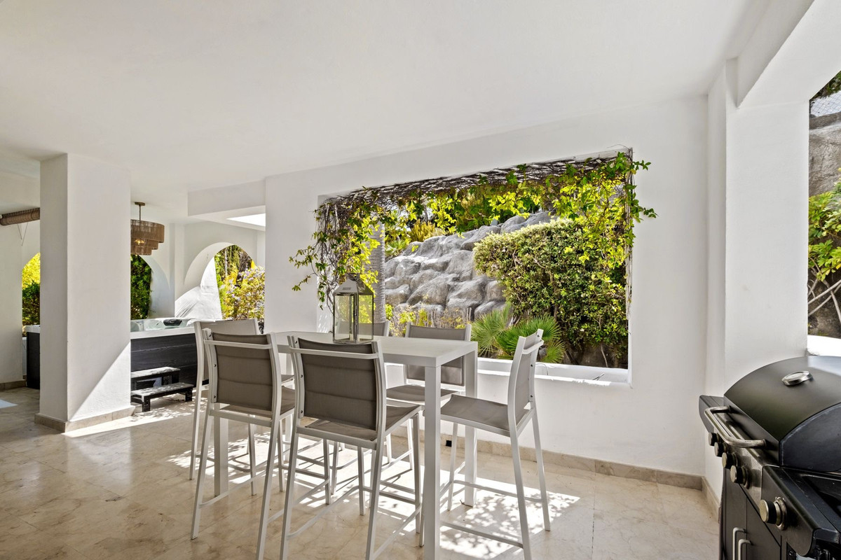 1 Bed Apartment for sale in Marbella Costa Del Sol, Málaga, Spain