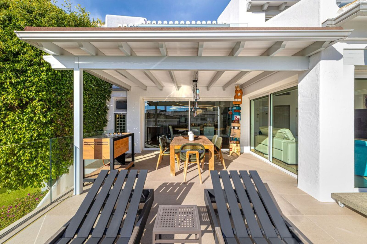 Se vende Villa - Chalet de 5 dormitorios en Costa Del Sol, Málaga, España