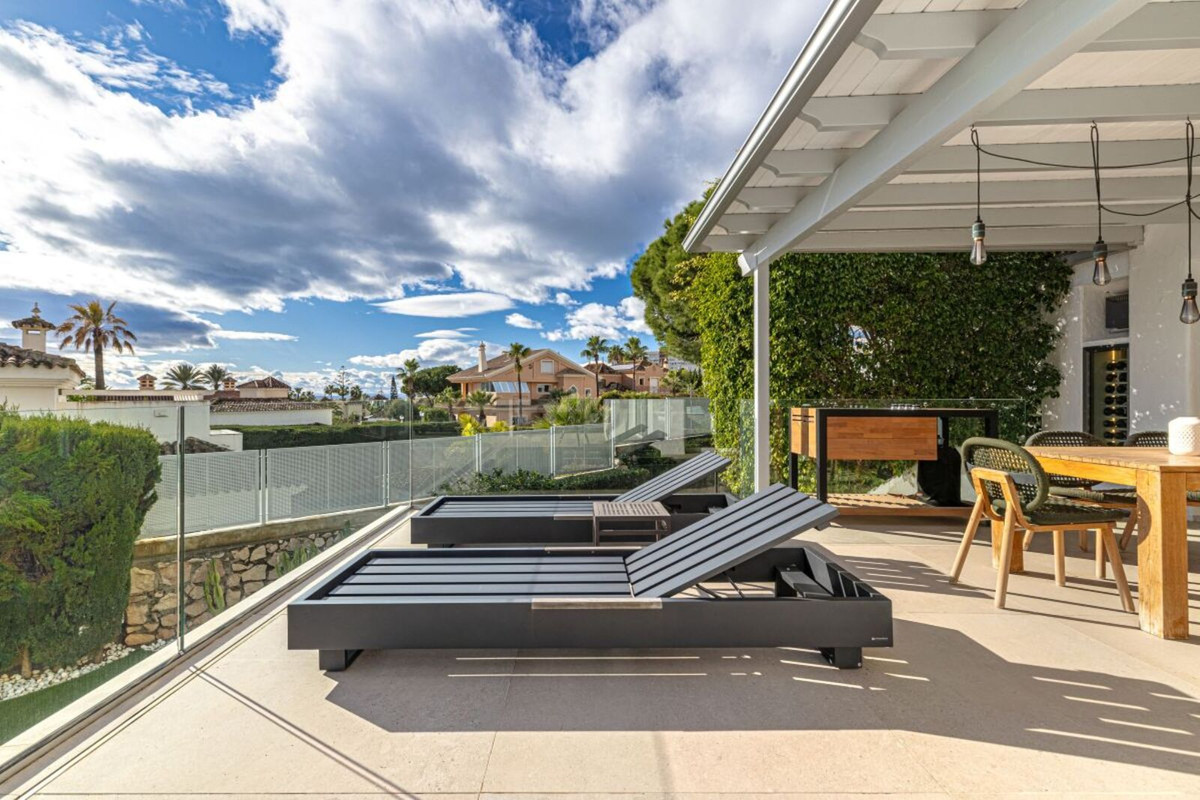 Se vende Villa - Chalet de 5 dormitorios en Costa Del Sol, Málaga, España