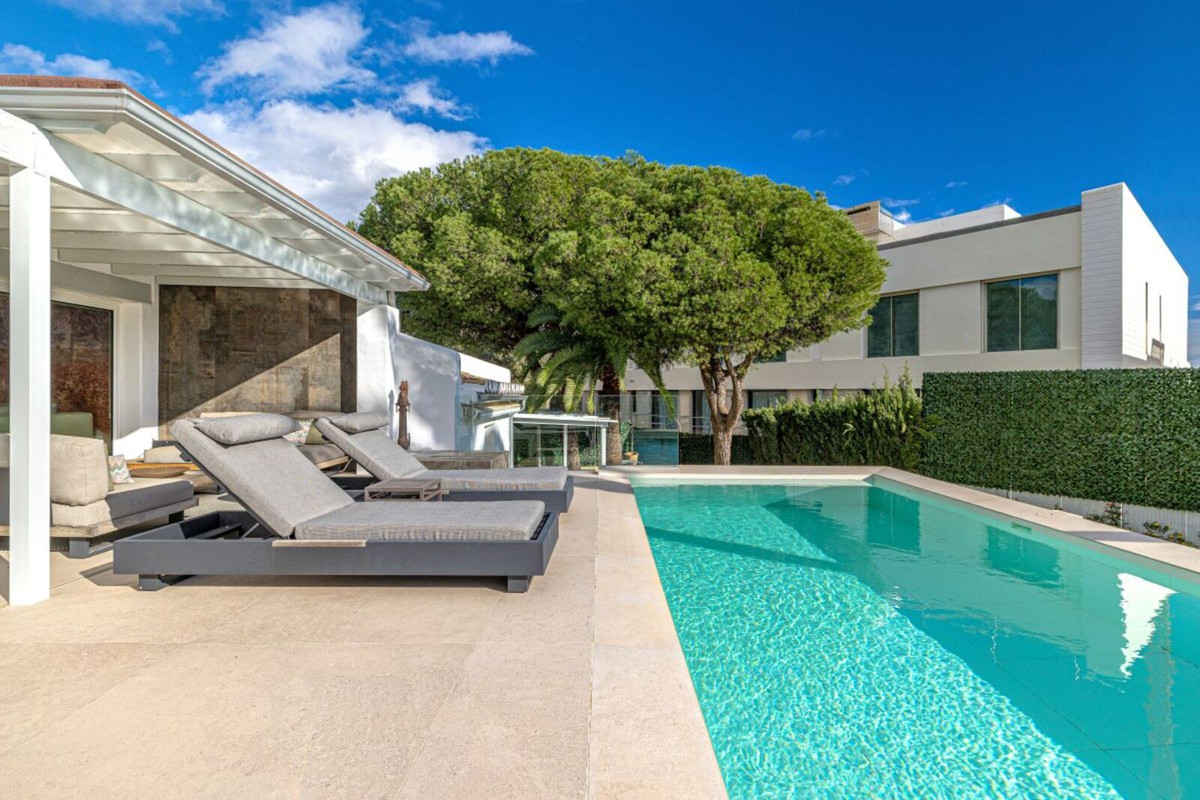 Se vende Villa - Chalet de 5 dormitorios en Costa Del Sol, Málaga, España