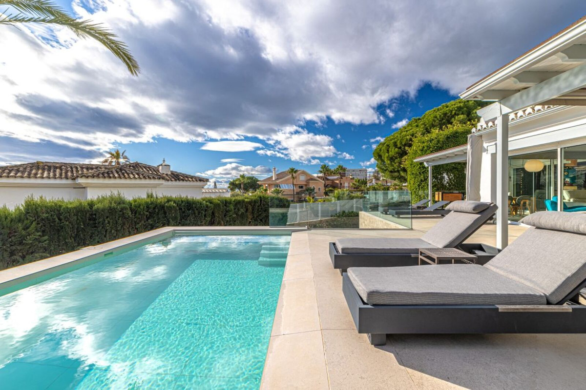 Se vende Villa - Chalet de 5 dormitorios en Costa Del Sol, Málaga, España
