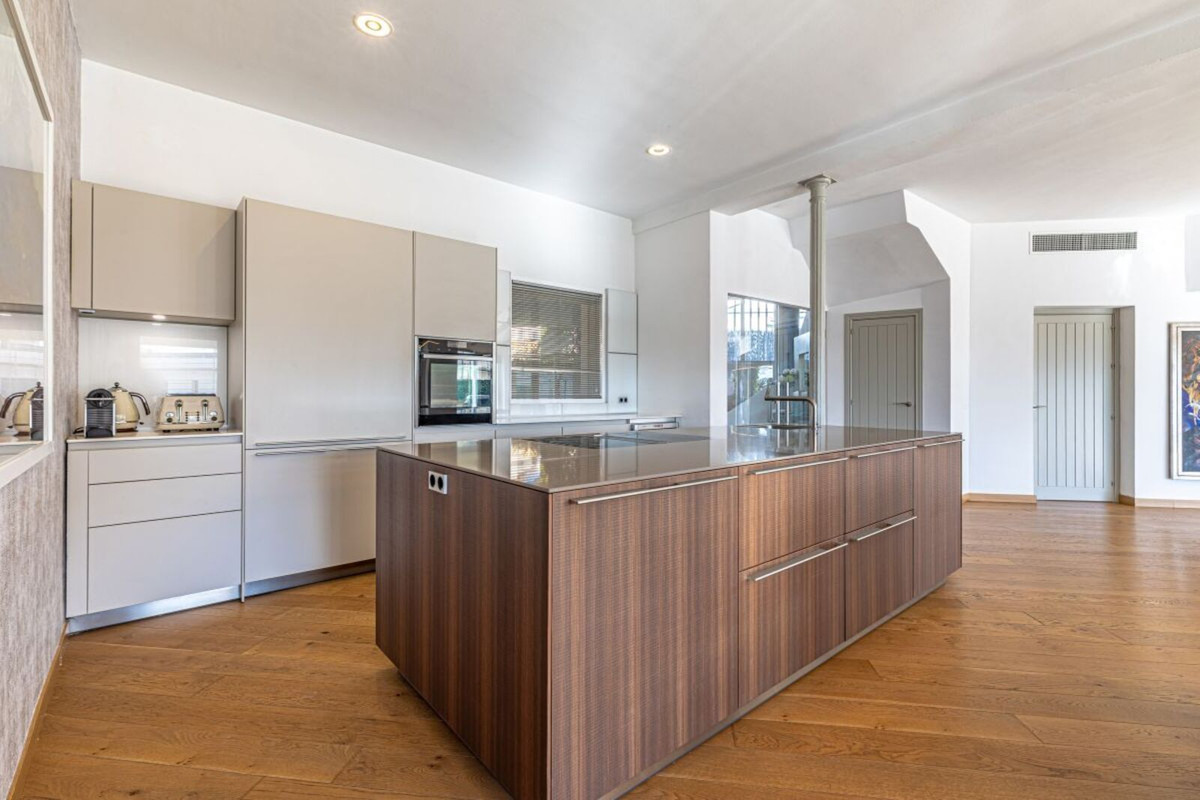 Se vende Villa - Chalet de 5 dormitorios en Costa Del Sol, Málaga, España