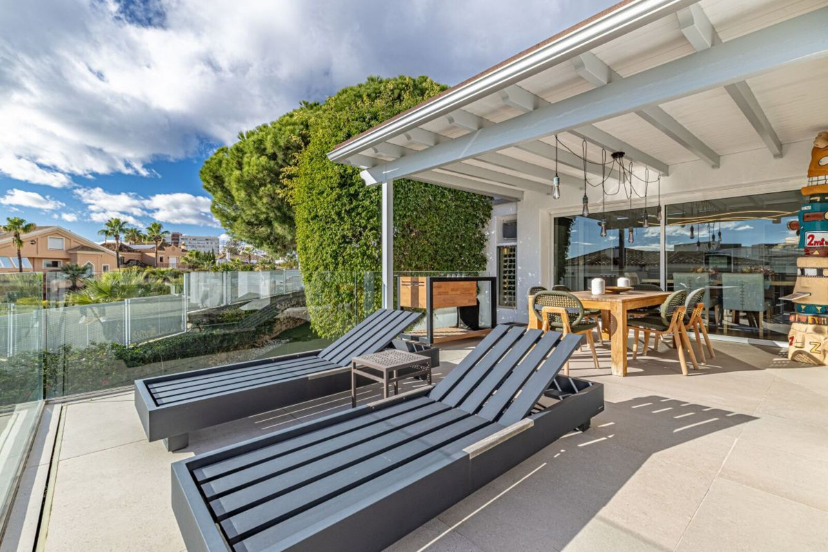 Se vende Villa - Chalet de 5 dormitorios en Costa Del Sol, Málaga, España