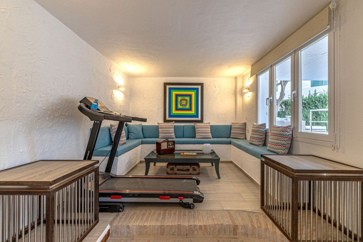 Se vende Villa - Chalet de 5 dormitorios en Costa Del Sol, Málaga, España