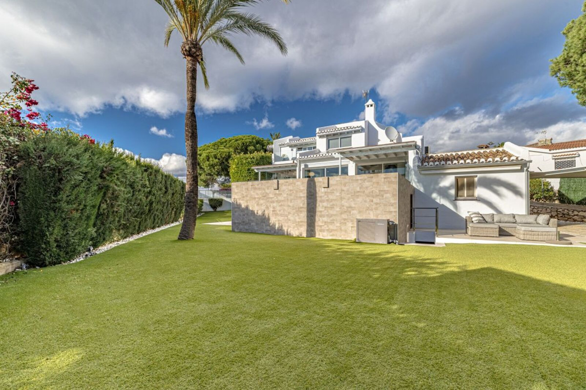 Se vende Villa - Chalet de 5 dormitorios en Costa Del Sol, Málaga, España