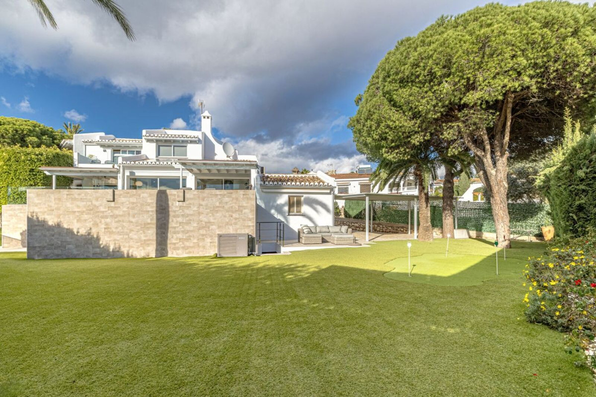 Se vende Villa - Chalet de 5 dormitorios en Costa Del Sol, Málaga, España