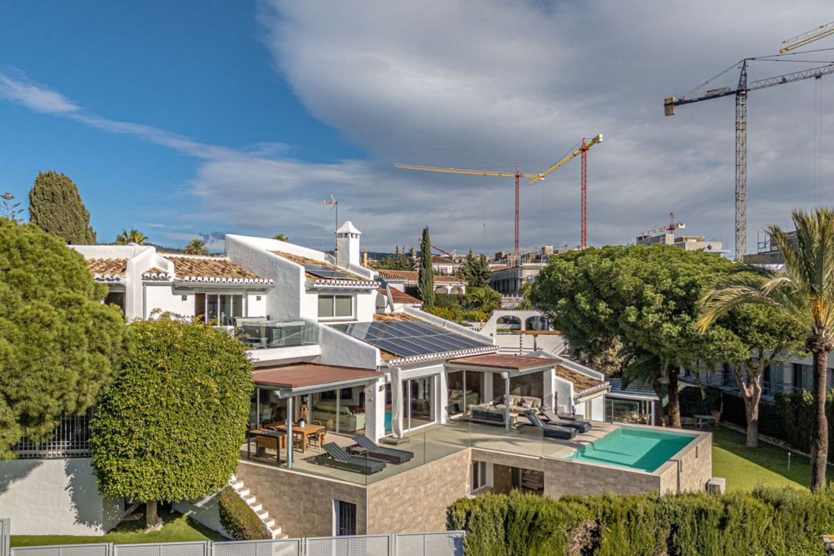 Se vende Villa - Chalet de 5 dormitorios en Costa Del Sol, Málaga, España