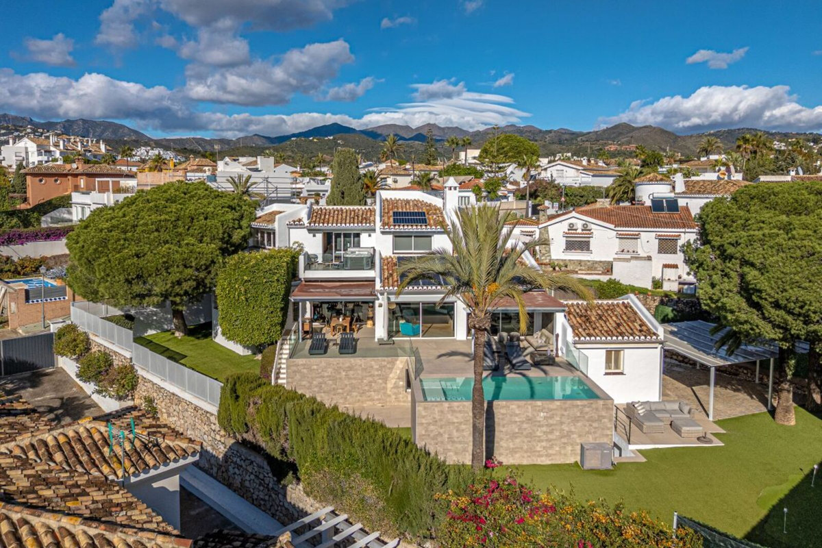 Se vende Villa - Chalet de 5 dormitorios en Costa Del Sol, Málaga, España