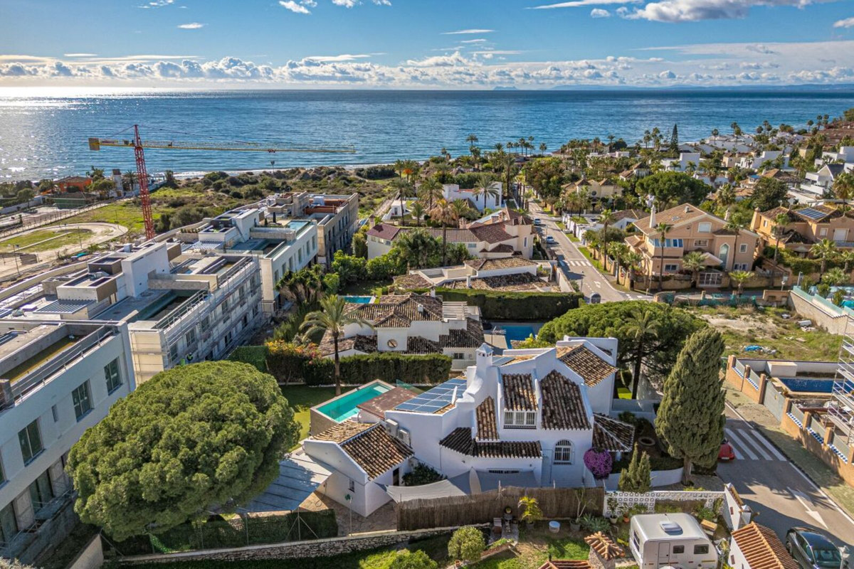 Se vende Villa - Chalet de 5 dormitorios en Costa Del Sol, Málaga, España