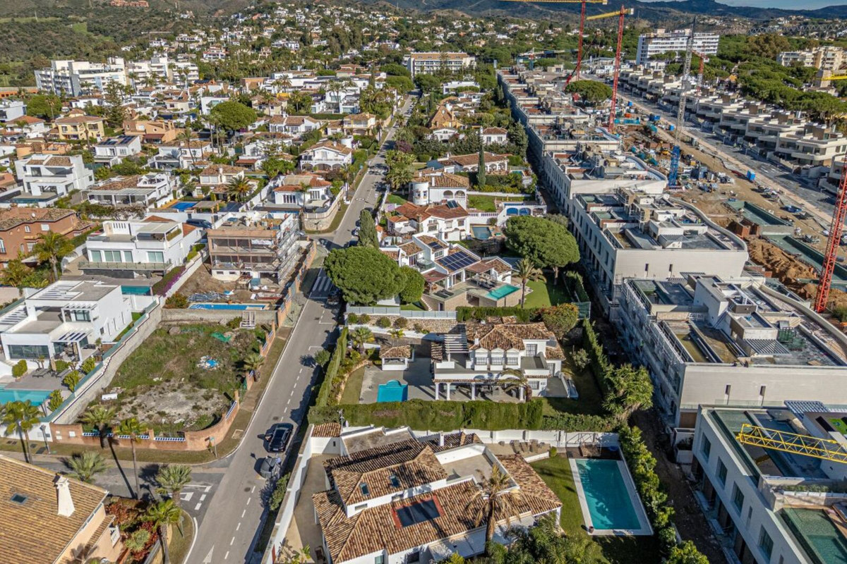 Se vende Villa - Chalet de 5 dormitorios en Costa Del Sol, Málaga, España