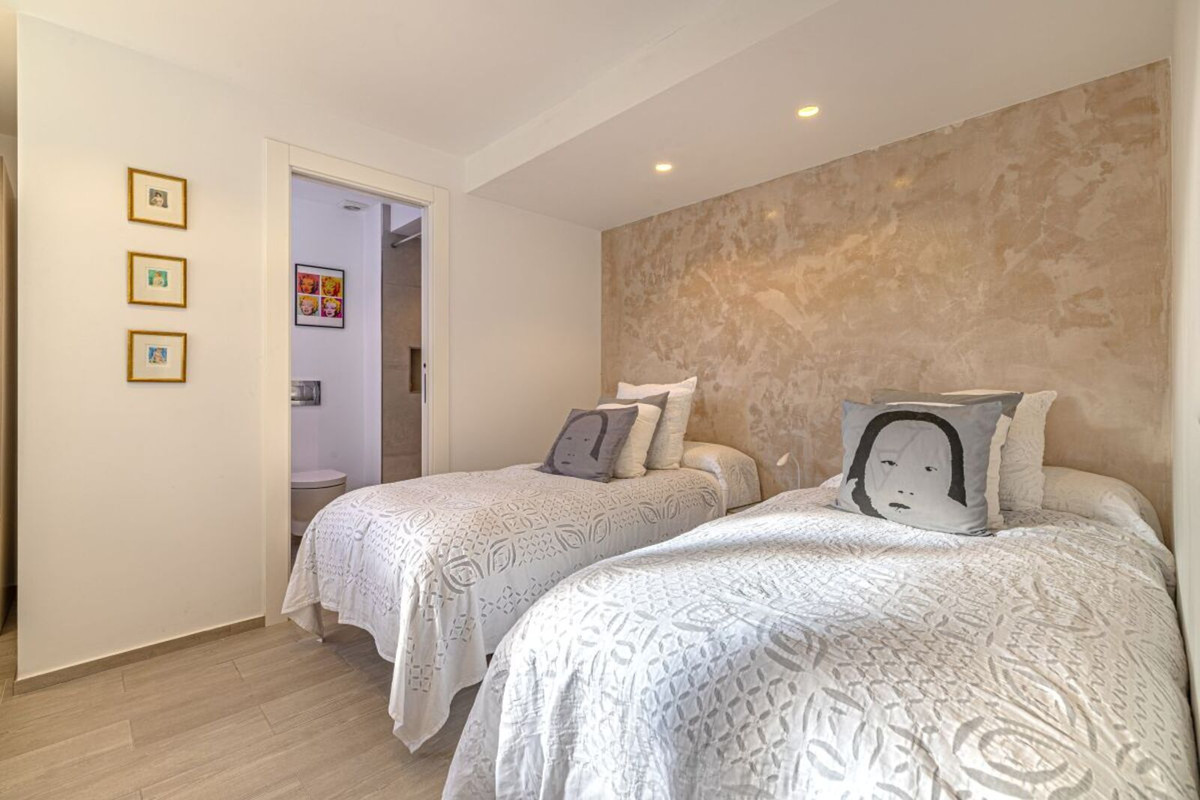 Se vende Villa - Chalet de 5 dormitorios en Costa Del Sol, Málaga, España