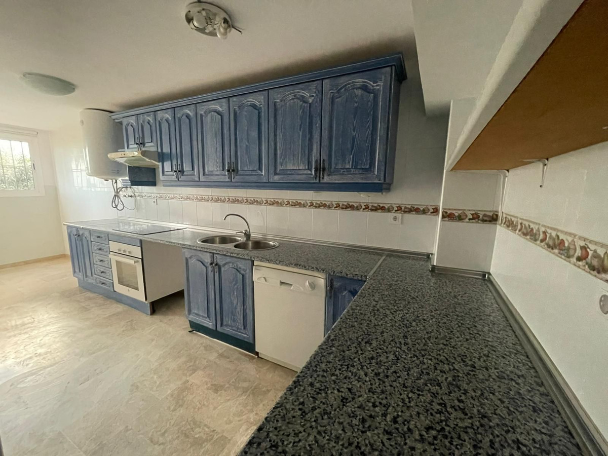 4 Bed Townhouse for sale in Casares Costa Del Sol, Málaga, Spain