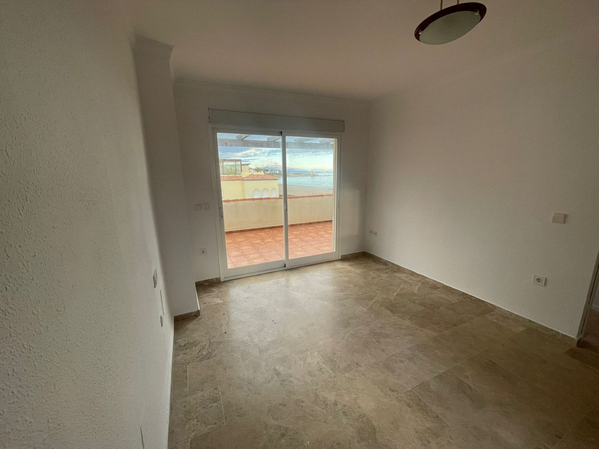 4 Bed Townhouse for sale in Casares Costa Del Sol, Málaga, Spain