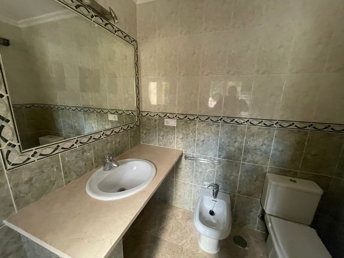 4 Bed Townhouse for sale in Casares Costa Del Sol, Málaga, Spain