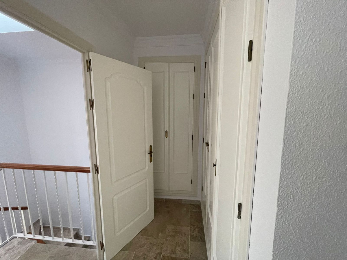 4 Bed Townhouse for sale in Casares Costa Del Sol, Málaga, Spain