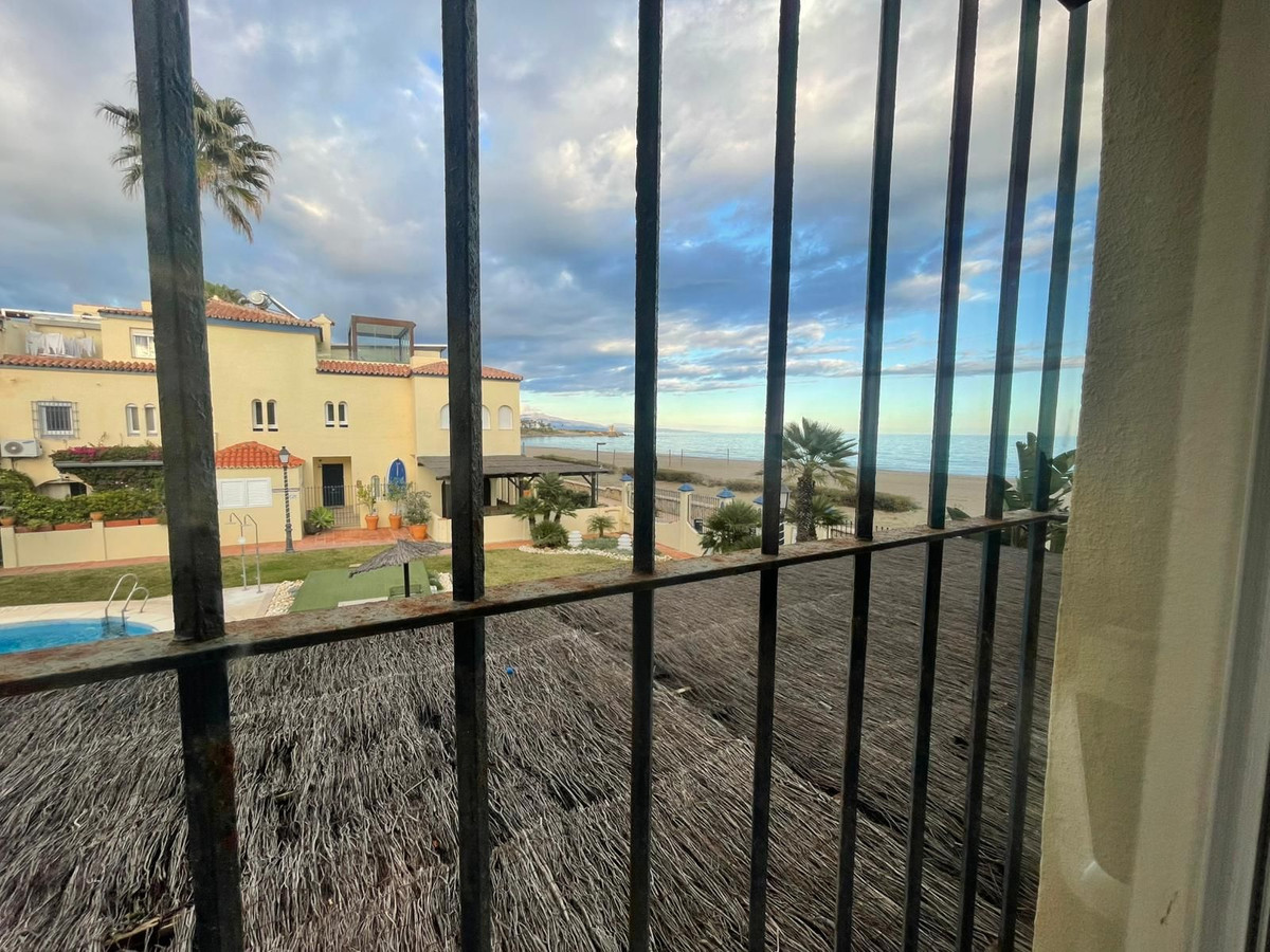 4 Bed Townhouse for sale in Casares Costa Del Sol, Málaga, Spain