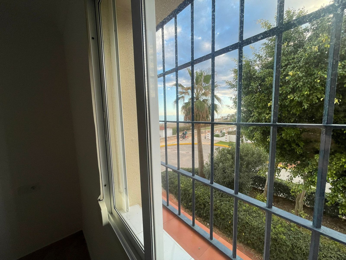 4 Bed Townhouse for sale in Casares Costa Del Sol, Málaga, Spain