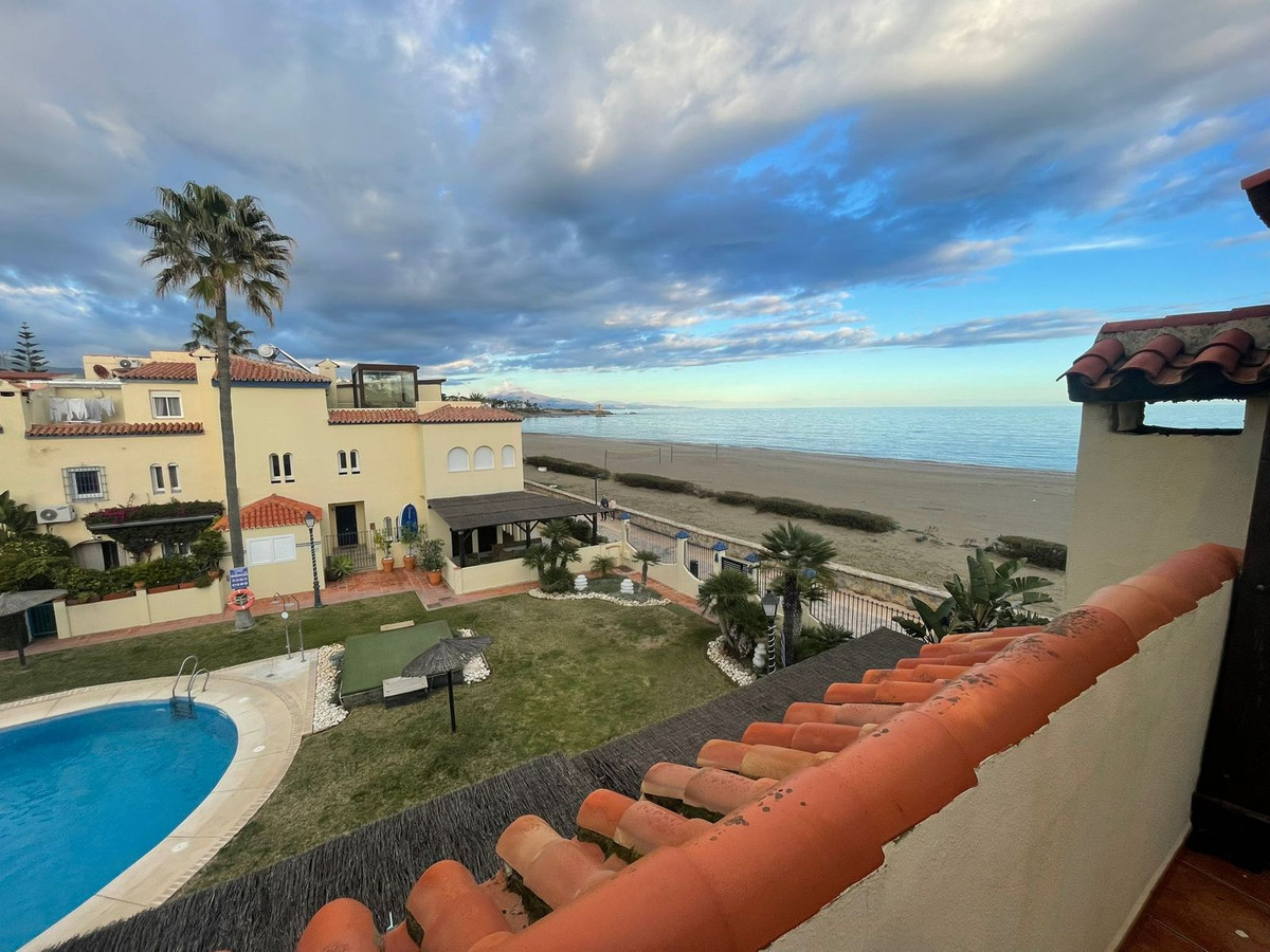 4 Bed Townhouse for sale in Casares Costa Del Sol, Málaga, Spain