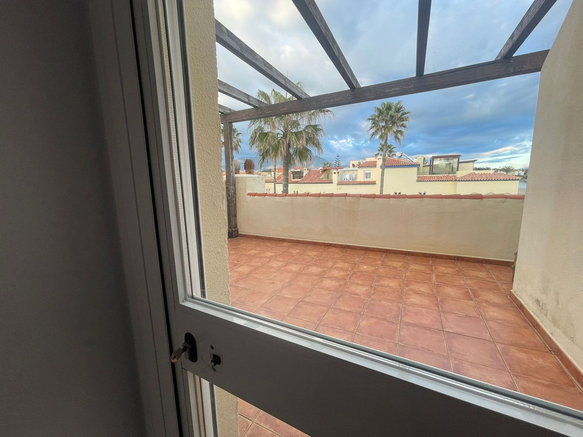 4 Bed Townhouse for sale in Casares Costa Del Sol, Málaga, Spain