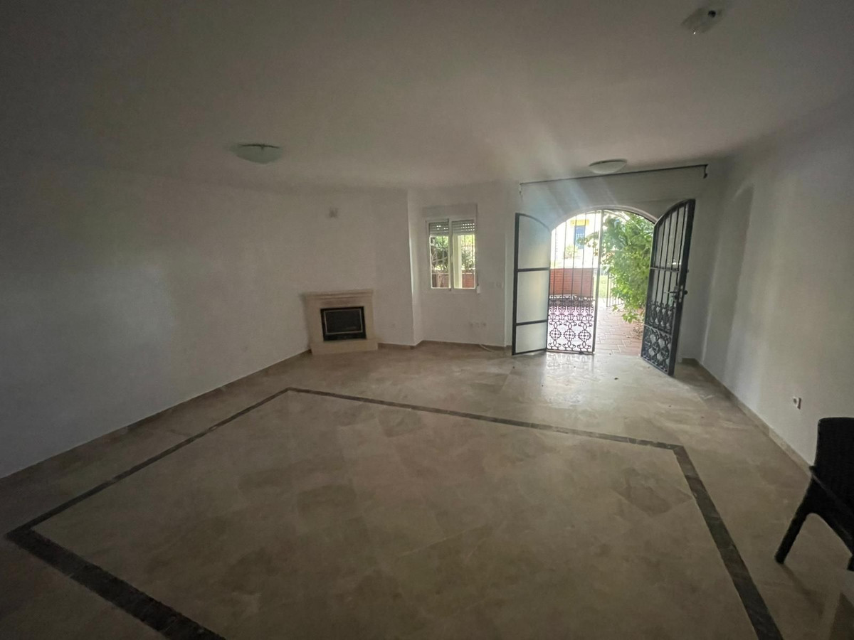 4 Bed Townhouse for sale in Casares Costa Del Sol, Málaga, Spain