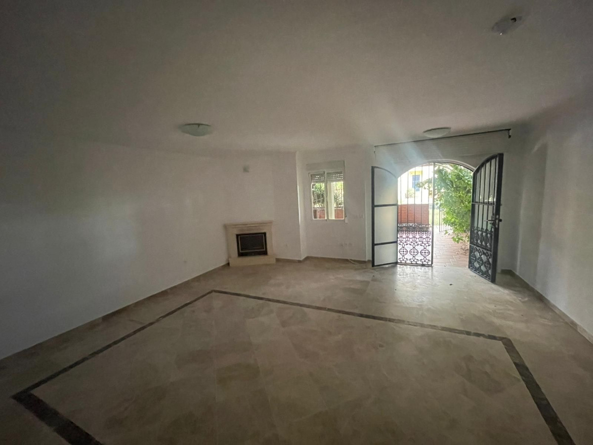 4 Bed Townhouse for sale in Casares Costa Del Sol, Málaga, Spain