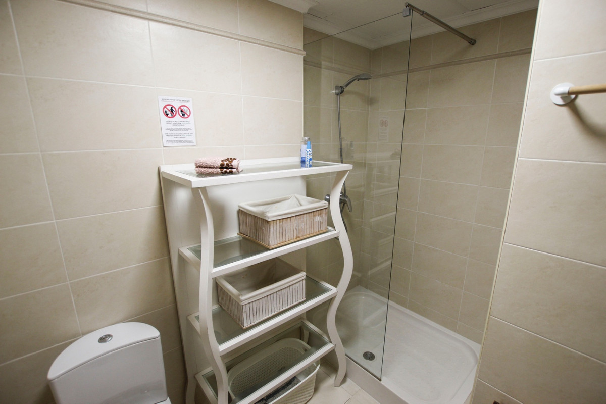 Se vende Apartamento Planta Media de 2 dormitorios en Costa Blanca, Alicante, España
