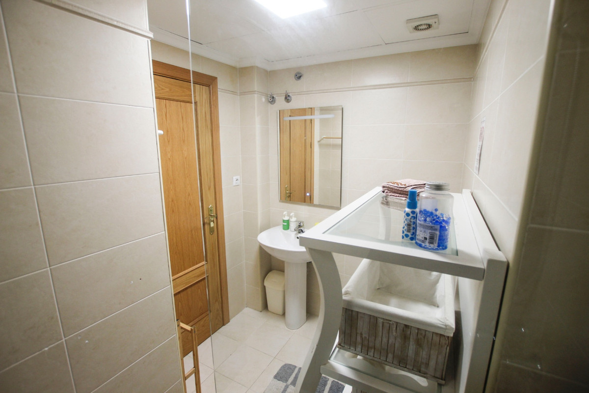 Se vende Apartamento Planta Media de 2 dormitorios en Costa Blanca, Alicante, España