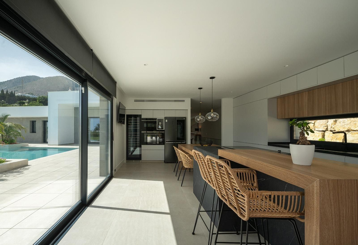5 Bed Townhouse for sale in Benalmadena Costa Costa Del Sol, Málaga, Spain