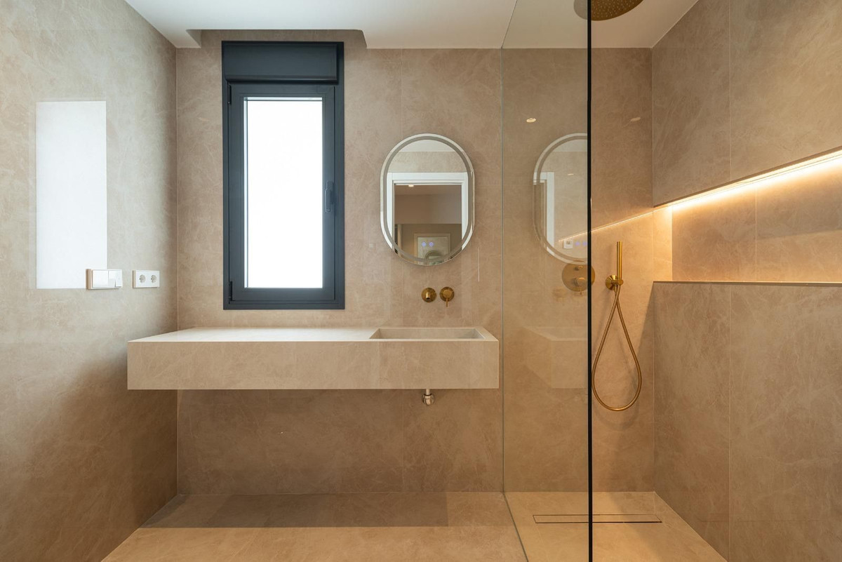 5 Bed Townhouse for sale in Benalmadena Costa Costa Del Sol, Málaga, Spain