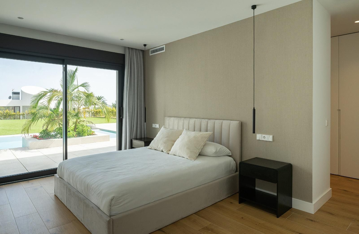 5 Bed Townhouse for sale in Benalmadena Costa Costa Del Sol, Málaga, Spain
