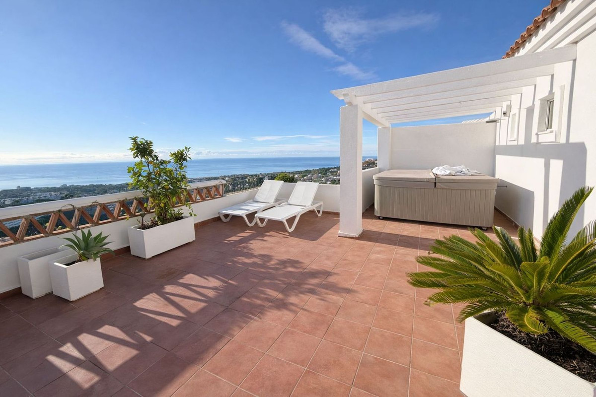 3 Bed Apartment for sale in Calahonda Costa Del Sol, Málaga, Spain