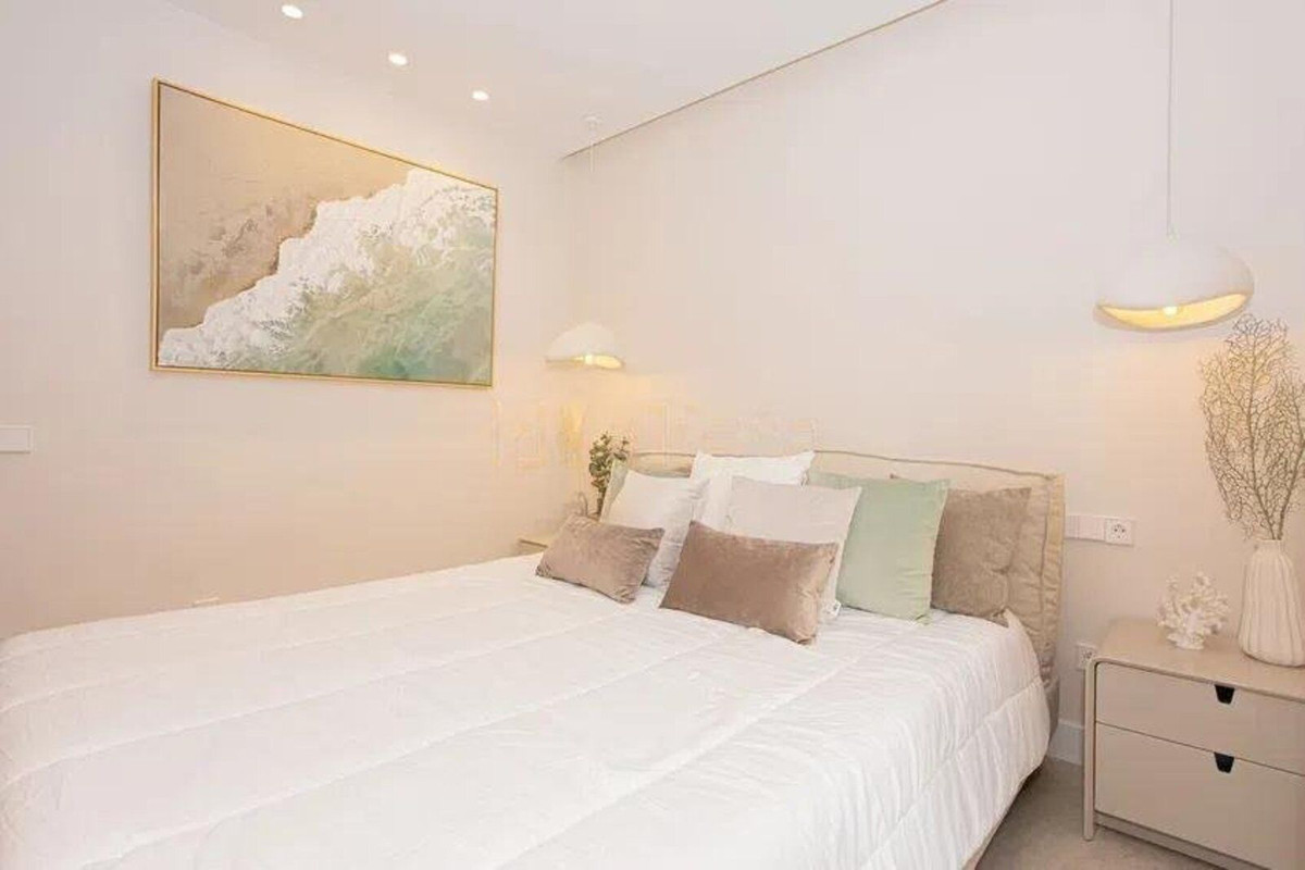 4 Bed Apartment for sale in Nueva Andalucía Costa Del Sol, Málaga, Spain